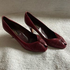 Vintage Sesto Meucci burgundy pumps.